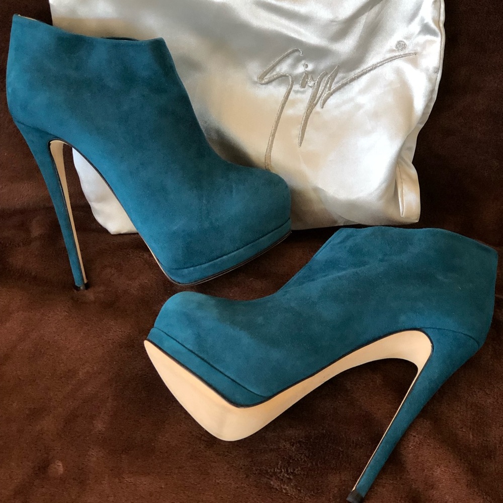 MUST HAVE💕Giuseppe Zanotti Booties
